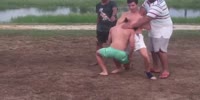 One on one fight ends with strangling and fainting