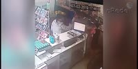 woman gets shot in the face during robbery