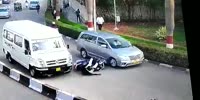 Motorcyclist falls head first under the van