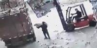 China: Heavy Load Instantly Kills Worker