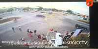 Pickup truck loses its 18 passengers during a crash