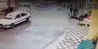 Off duty cop fights 2 thieves killing one of them