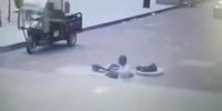 Man in a manhole crushed by turning car (R)