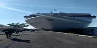 Cruise ship crashes into Venice dock