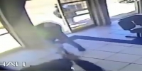 Guard shoots back robbers