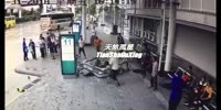 Worker gets crushed by pile of glass (R)