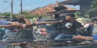 Raging biker knocks driver with a helmet