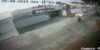 Driver rams thieves with his car