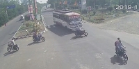 Bus Driver Doesn't Care About Bikers