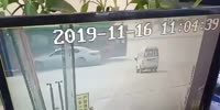 Man takes a rifde on the hood & crushed against the bus