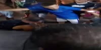 Thief gets beaten in the street after attempt to snatch a phone
