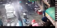 Vendors fight machete wielding thief