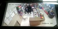 Huge woman fights an armed robber