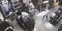 Moscow Levi's Store Theft Gets Violent