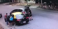 Taxi ambused by robbers