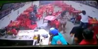 Bar visitors get robbed by armed gang