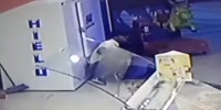 Brazen cash theft in busy store