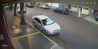 Hijackers suck when they meet armored Mercedes