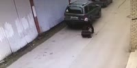 Knife wielding scum violently robs helpless woman in Russia
