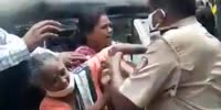 Vegetable vendors fight with police in India