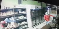 Looting store in Venezuela