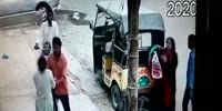 Pakistani woman gets robbed