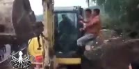 Labor discussion turns into excavator knock out