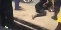 Phone snatcher kicked on the busy road