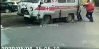 The accident in Dzerzhinsk. Ambulance shot down a man from a blow