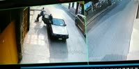 Robbery of a woman in broad daylight
