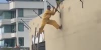 Thief Beaten With a Ladder in Ecuador