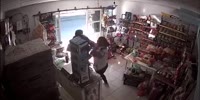 Brave Woman Fights Robber in Mexico