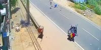 Motorcycle vs riskshaw