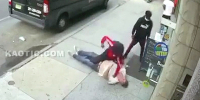 Retired NYPD Detective Takes Beating from Homeless Man