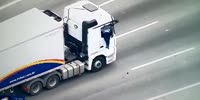 Thug Robs Semi Truck on Busy Highway In Brazil