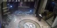 Last night, a car rushed into Ktv in Shengzhou, Shaoxing, Zhejiang.