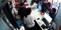 Customer Goes Mad & Gets Beaten In Chinese Store