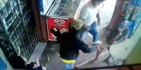 Robber Hurts Woman in Ecuador