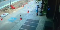 Security Guard Gets Robbed At Gun Point