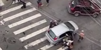 Brazen Rio Thugs Attack Random Cars Extorting Money