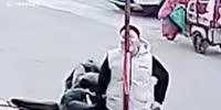 Dude Licks Icy Pole & Gets Glued
