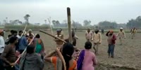 Indian Villagers Attack Police With Huge Sticks In Land Dispute