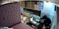 Employee hit with rock in head at Manhattan ice cream shop