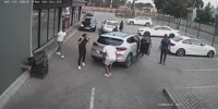 South Africa: Chatting Dudes Get Rob Of Their Phones At The Gun Point
