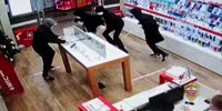 Brazen Phone Store Robbery In Russia