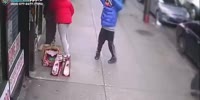 Man Beaten & Mugged In Broad Daylight In New York