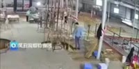 China work accident (R)