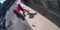 Fake Delivery Guys Rob A Woman In Brazil
