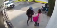 Brave Mexican Woman Resists Armed Purse Snatchers