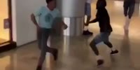 Crazy fight in shopping mall (R)